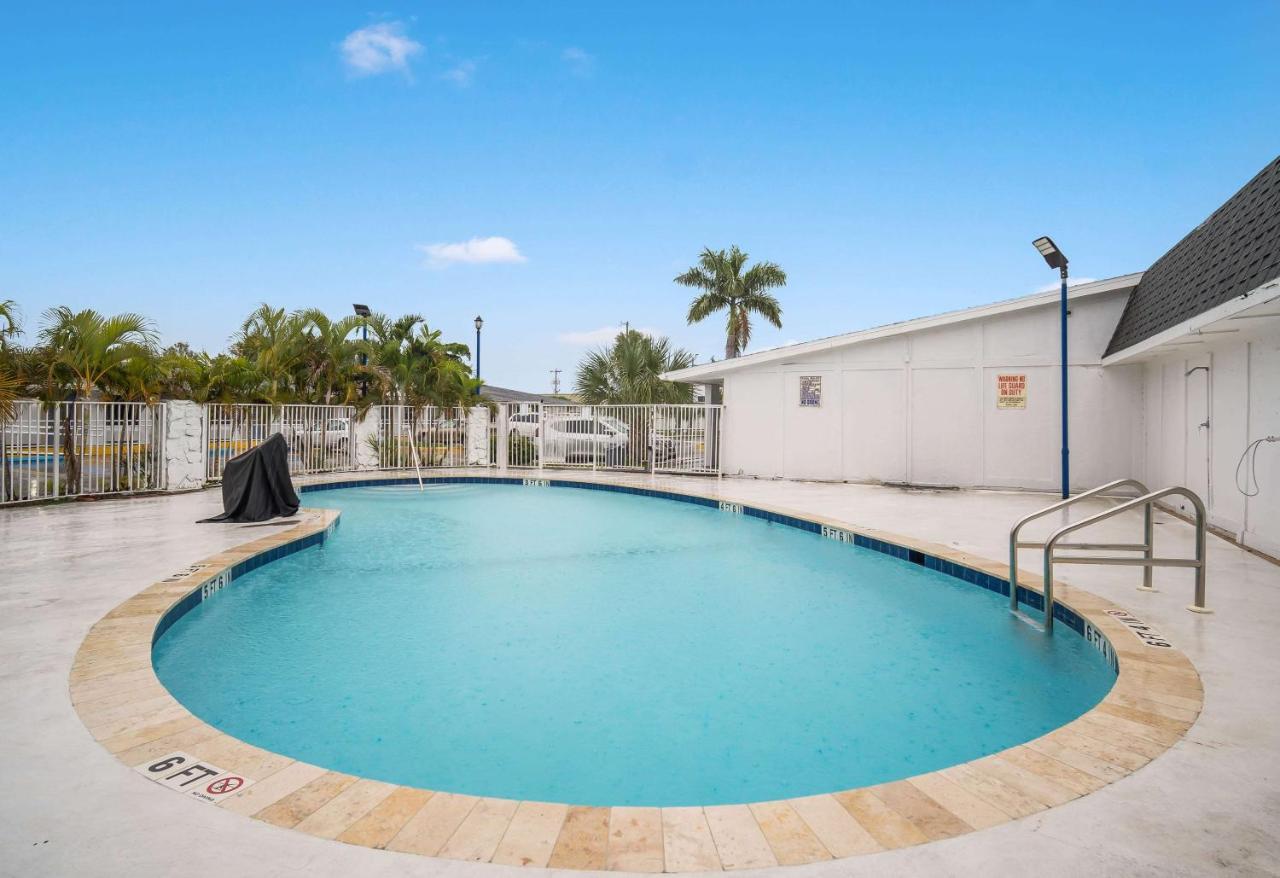 Motel 6-Fort Myers, Fl Норт-Форт-Майерс Экстерьер фото