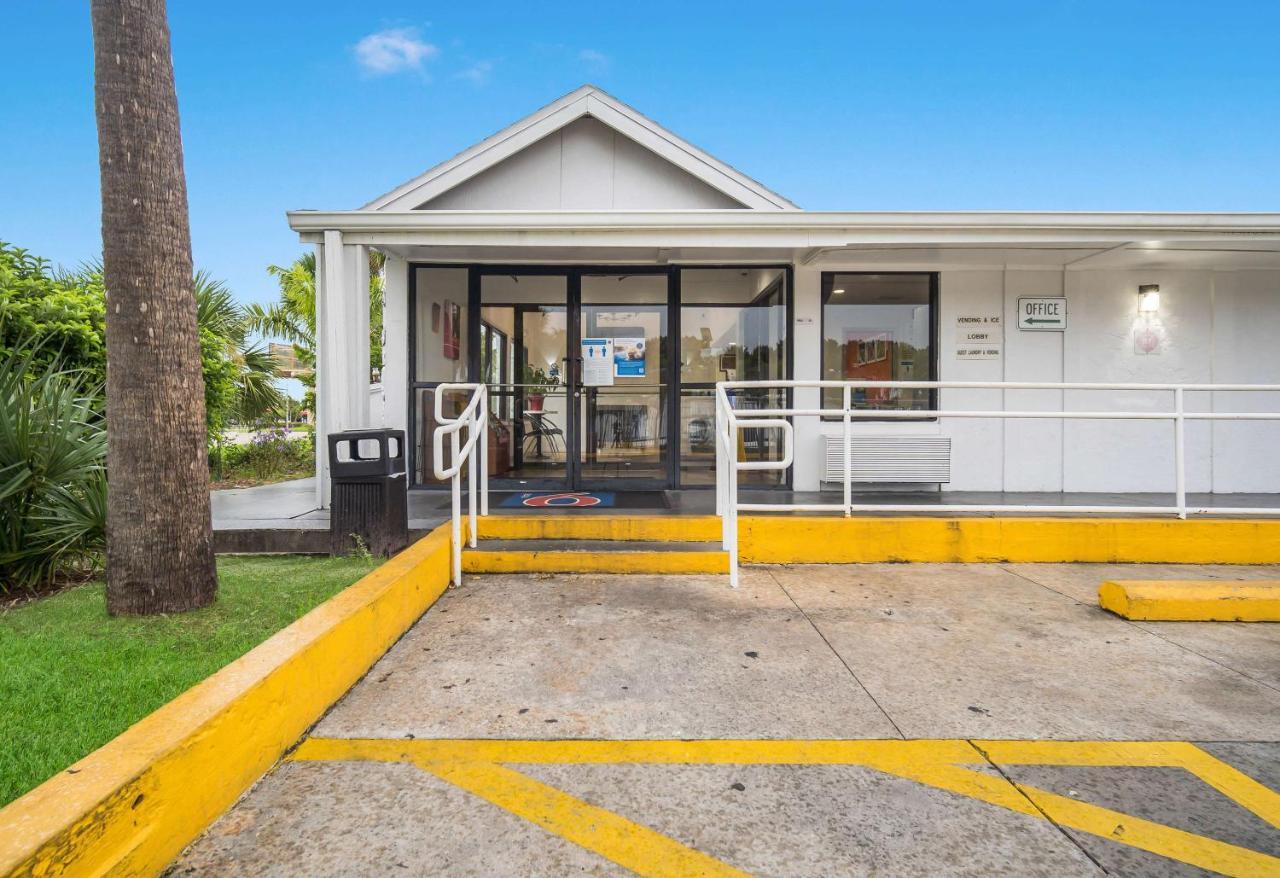 Motel 6-Fort Myers, Fl Норт-Форт-Майерс Экстерьер фото
