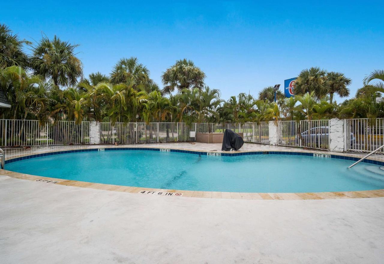 Motel 6-Fort Myers, Fl Норт-Форт-Майерс Экстерьер фото