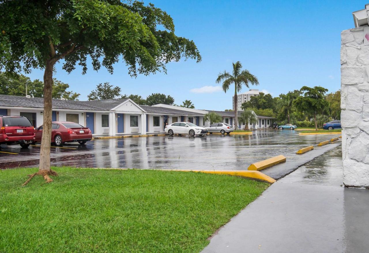 Motel 6-Fort Myers, Fl Норт-Форт-Майерс Экстерьер фото