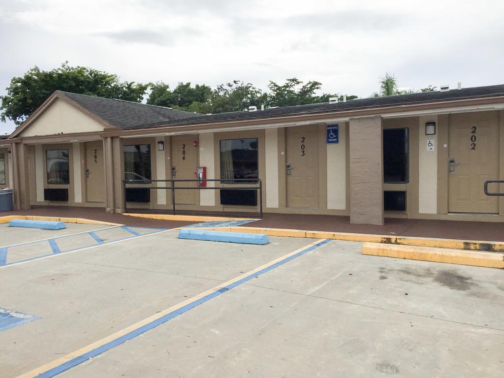 Motel 6-Fort Myers, Fl Норт-Форт-Майерс Экстерьер фото